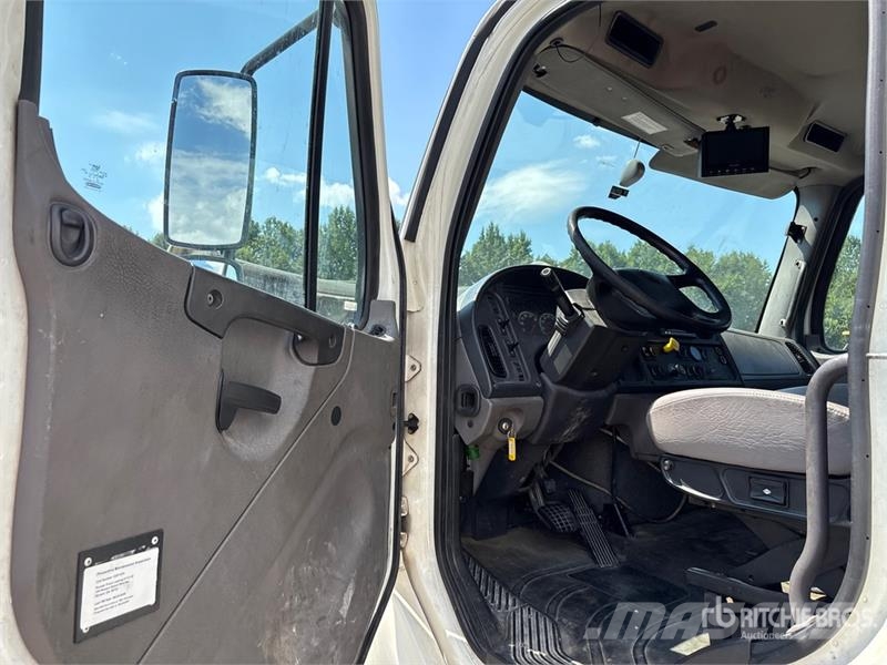 Freightliner M2 106 Isotermos y frigoríficos