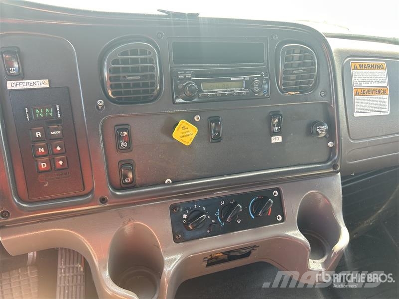 Freightliner M2 106 Krokbil