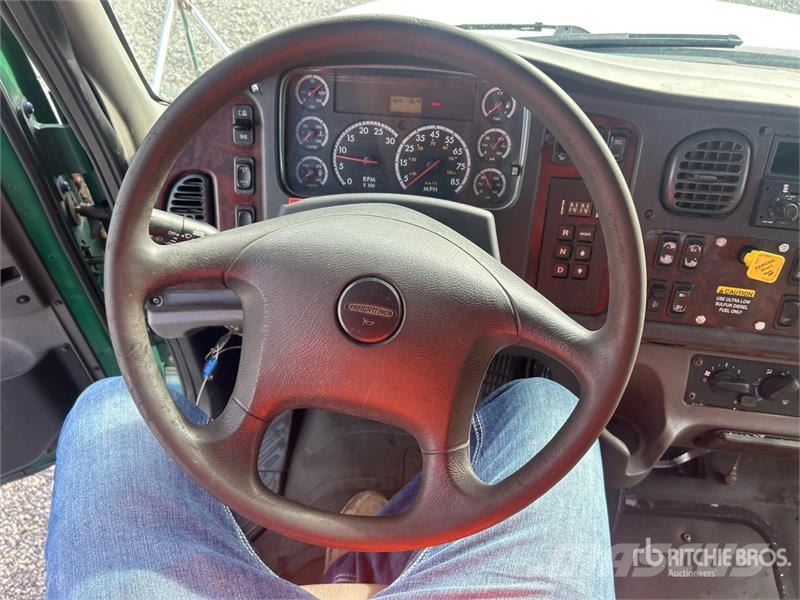 Freightliner M2 106 Platte bakwagens