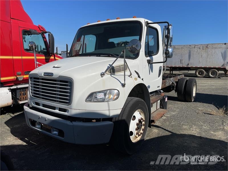 Freightliner M2 106 Cabins and interior