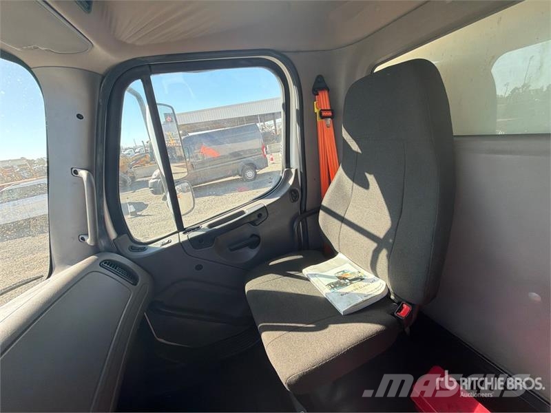 Freightliner M2 106 Isotermos y frigoríficos