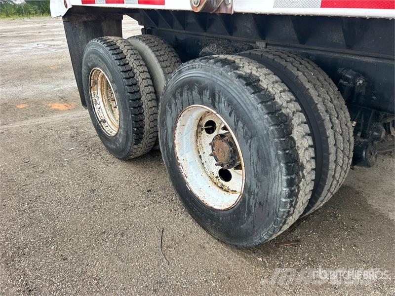 Freightliner M2 106 Camiones bañeras basculantes o volquetes
