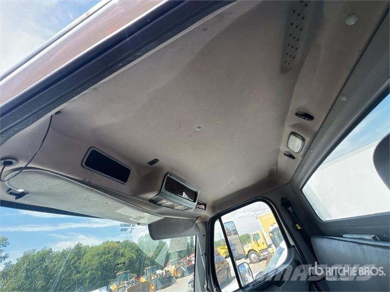 Freightliner M2 106 Cabine e interni