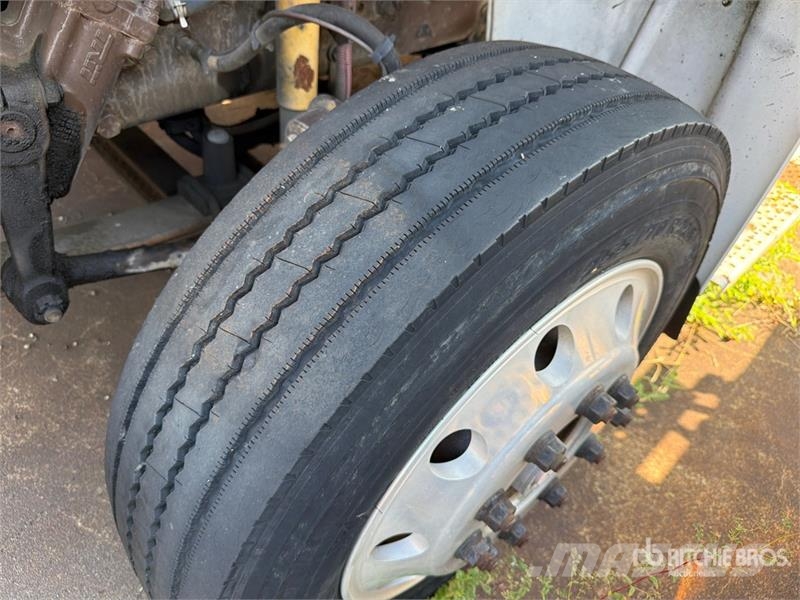 Freightliner M2 106 Camiones portacoches
