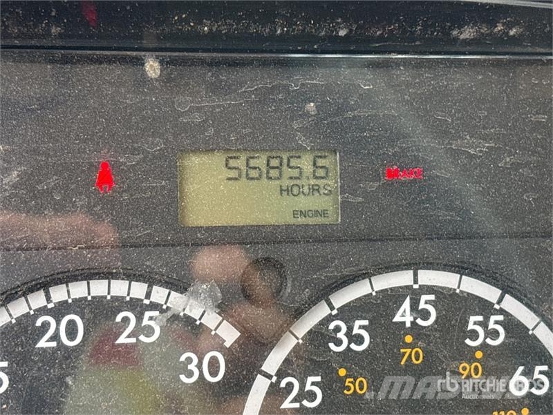 Freightliner M2 106 Camion con sponde ribaltabili