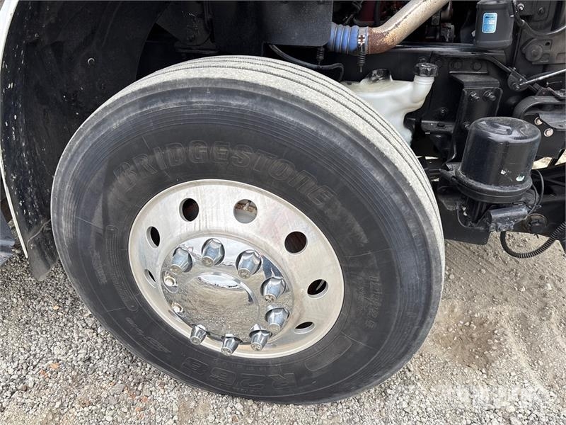 Freightliner M2 106 Autogru