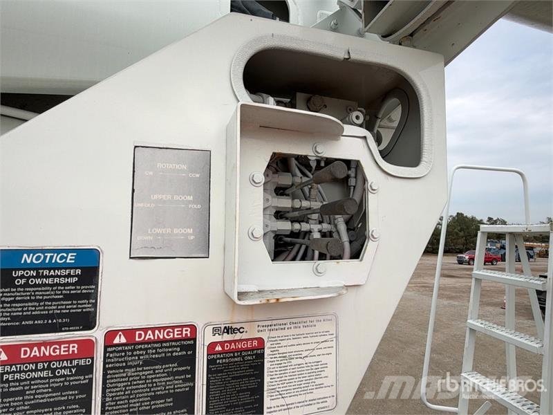 Freightliner M2 106 Teherautóra szerelt emelők és állványok