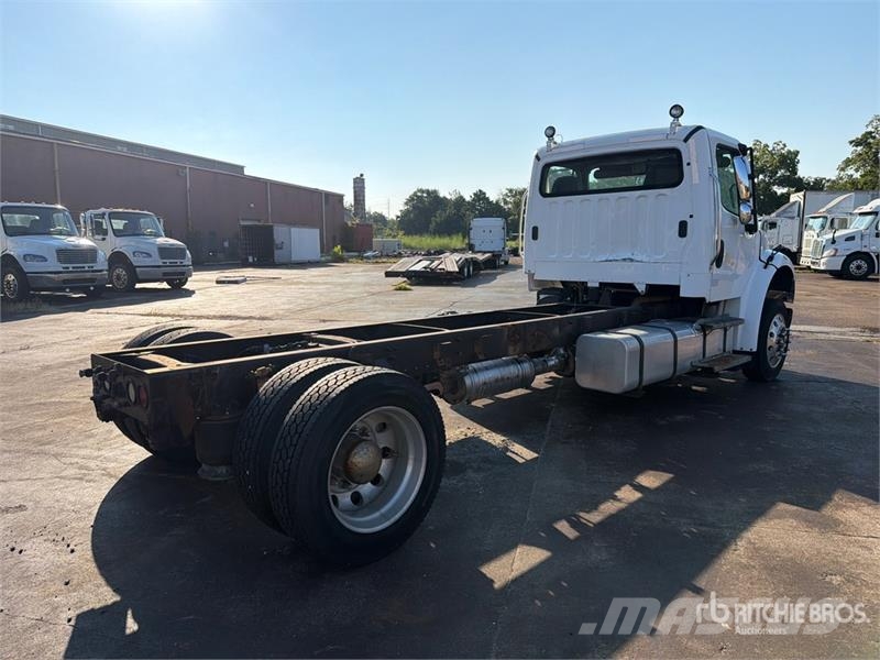 Freightliner M2 106 Camiones portacoches
