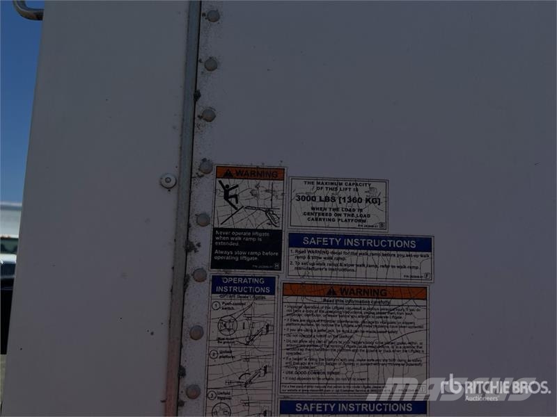 Freightliner M2 106 Camiones con caja de remolque