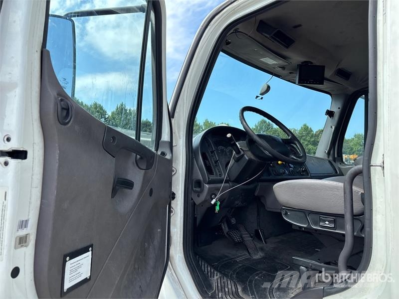 Freightliner M2 106 Isotermos y frigoríficos