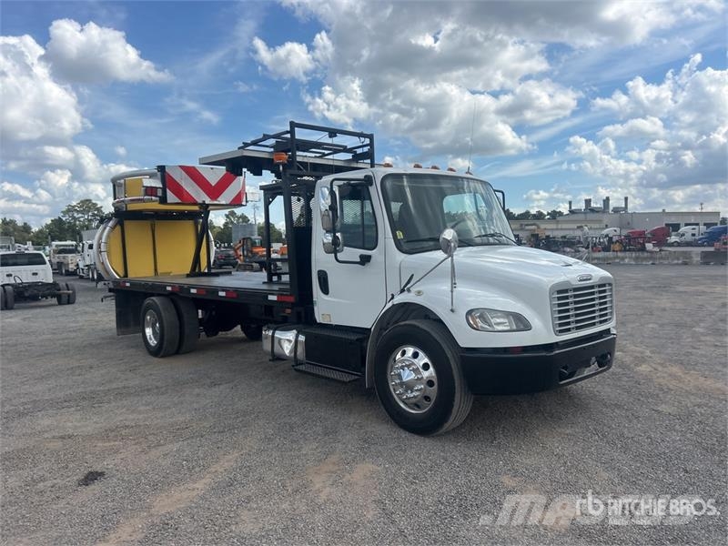 Freightliner M2 106 시립/다목적 차량