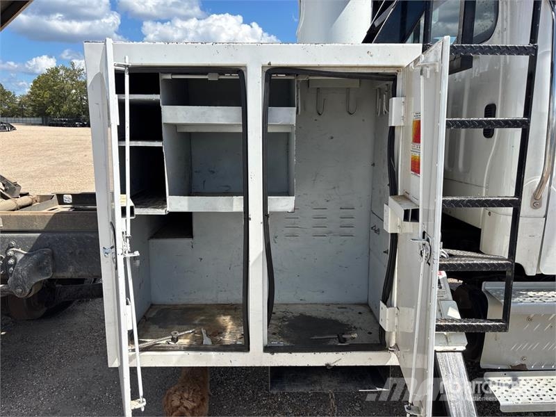 Freightliner M2 106 Pacēlāji uz automašīnas bāzes