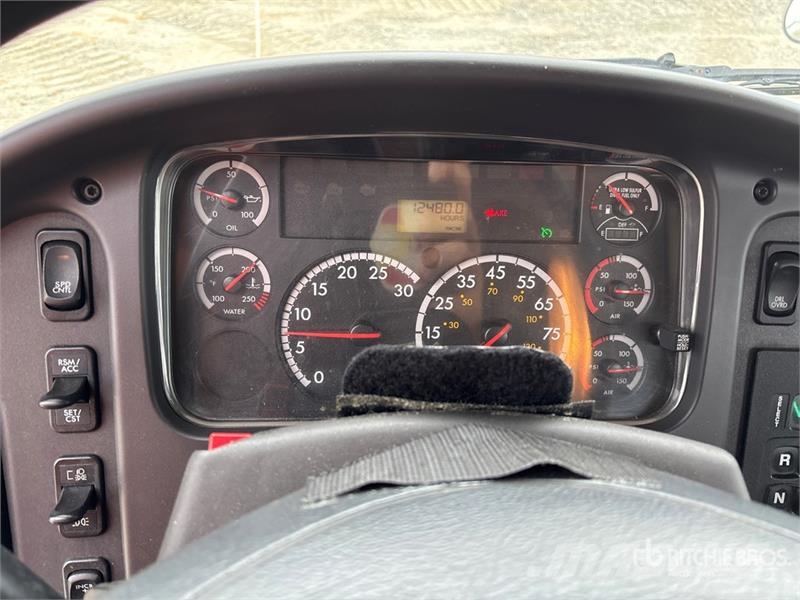 Freightliner M2 106 Autogru