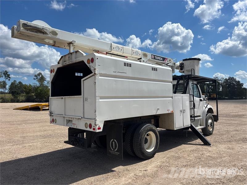Freightliner M2 106 Pacēlāji uz automašīnas bāzes