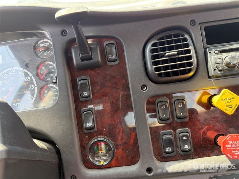 Freightliner M2 106 Autotransporteri