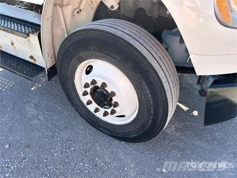 Freightliner M2 106 Tracteur routier