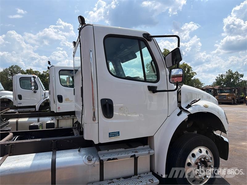 Freightliner M2 106 Autotransporteri