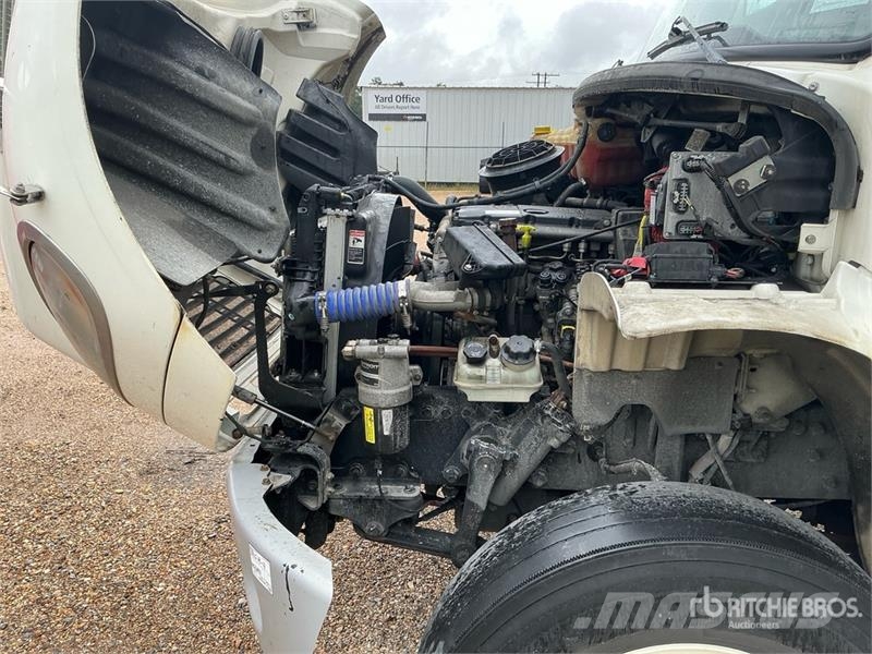 Freightliner M2 106 Грузовики-Рефрижераторы