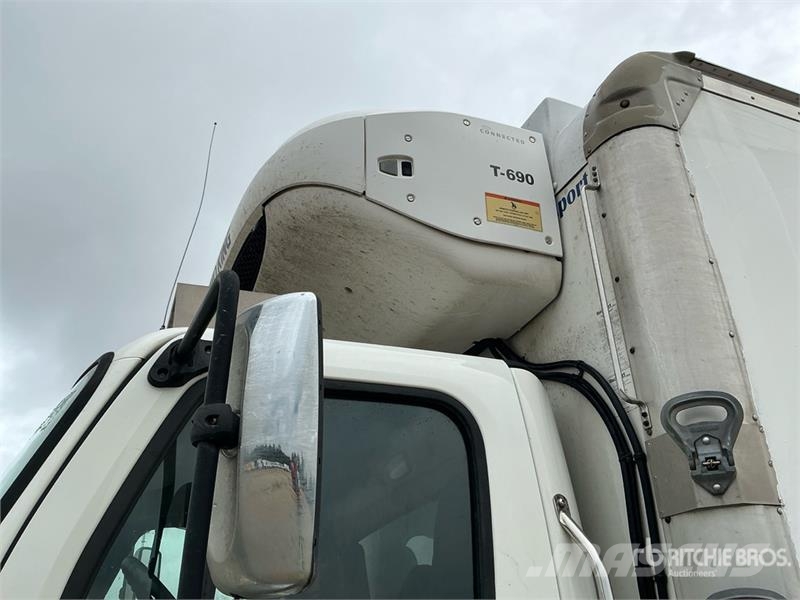 Freightliner M2 106 Грузовики-Рефрижераторы