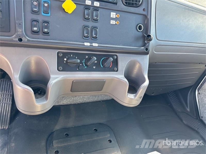 Freightliner M2 106 Kabine i unutrašnjost