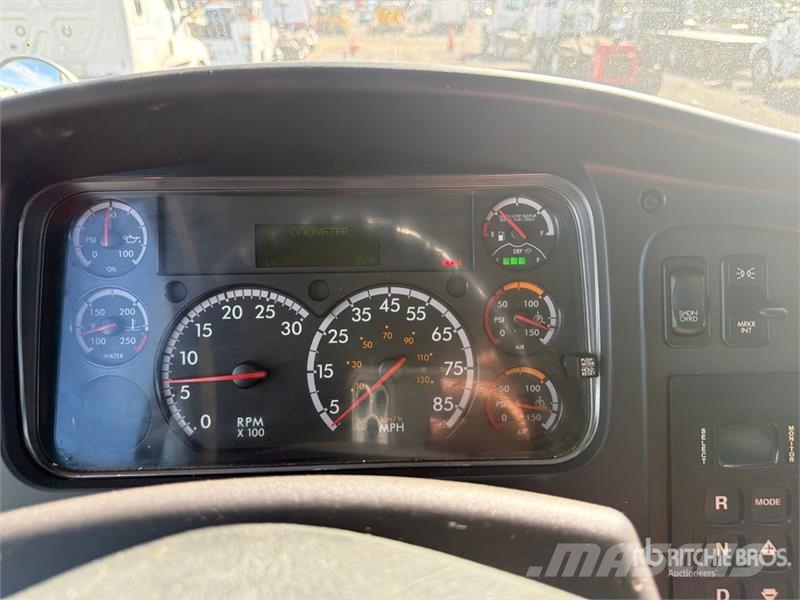 Freightliner M2 106 Isotermos y frigoríficos