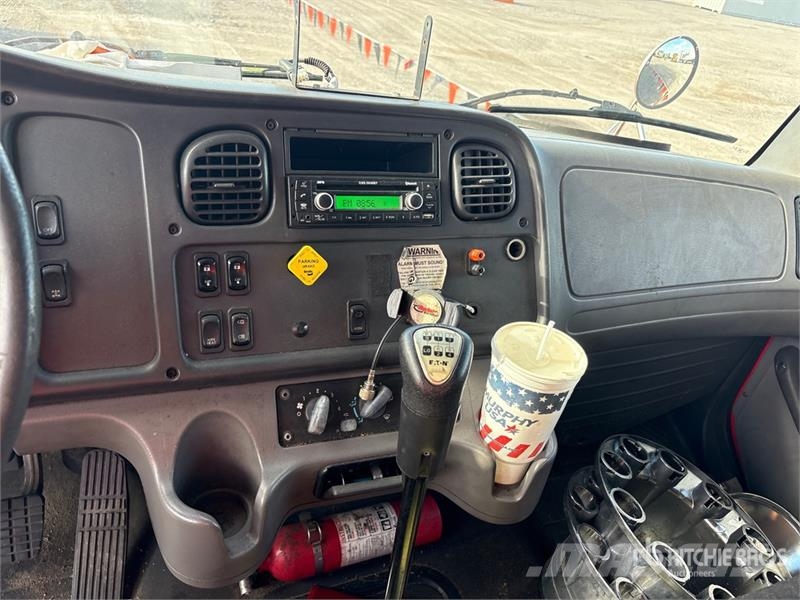 Freightliner M2 106 Temperature controlled trucks