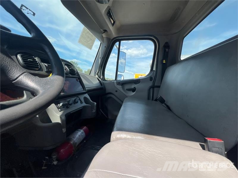 Freightliner M2 106 Cabine e interni