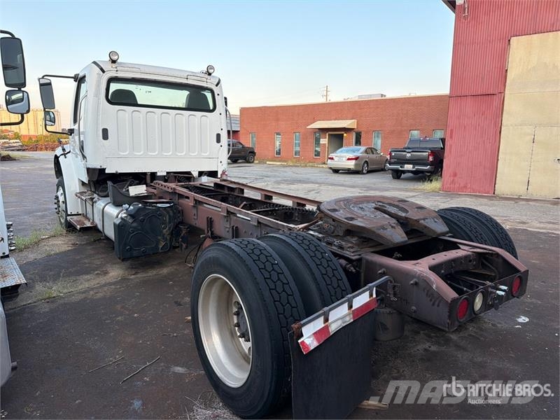 Freightliner M2 106 Camiones portacoches