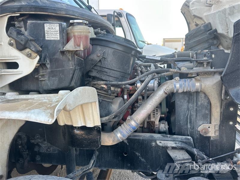 Freightliner M2 106 Pacēlāji uz automašīnas bāzes