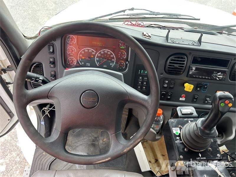 Freightliner M2 106 Camion poubelle