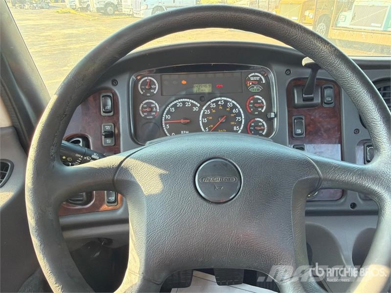 Freightliner M2 106 Camiones portacoches