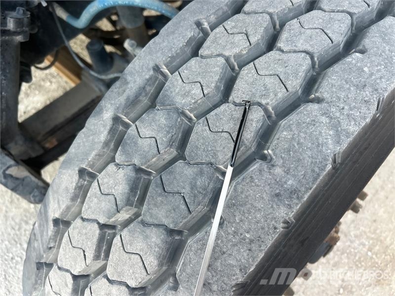 Freightliner M2 106 Pacēlāji uz automašīnas bāzes