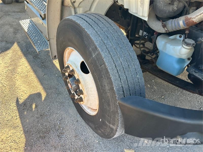 Freightliner M2 106 كابينة والداخلية