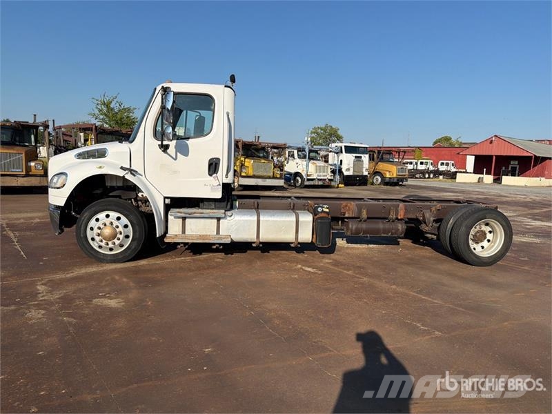 Freightliner M2 106 Camiones portacoches