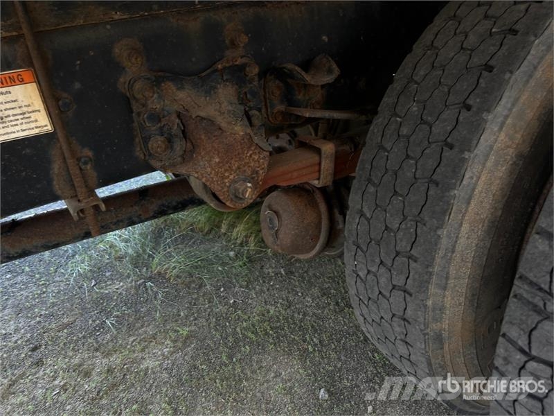 Freightliner M2 106 Camiones con caja de remolque