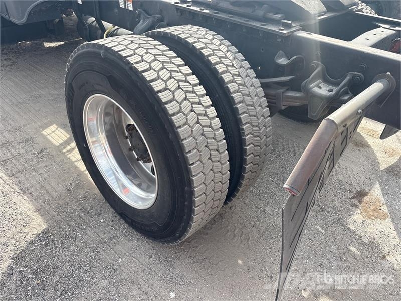 Freightliner M2 106 وحدات الجر