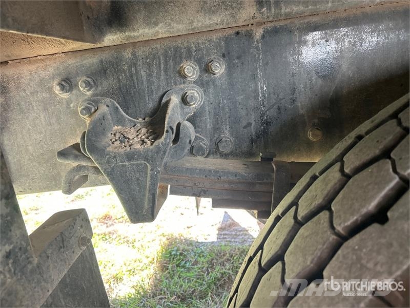 Freightliner M2 106 卡車裝載高空作業車