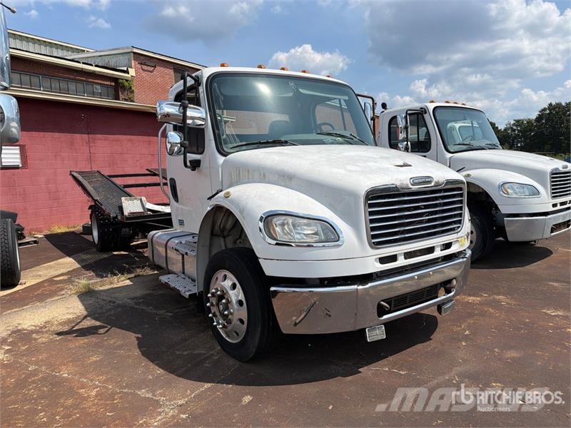Freightliner M2 106 Autotransporteri