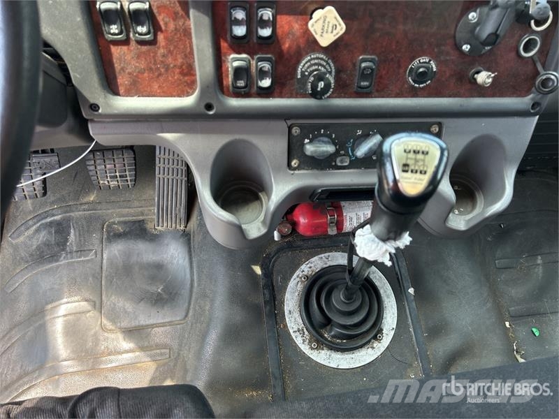 Freightliner M2 106 Furgons