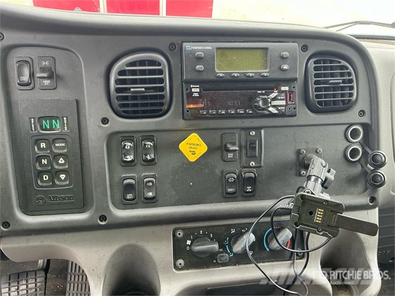 Freightliner M2 106 Грузовики-Рефрижераторы