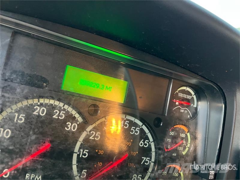 Freightliner M2 106 Фургони
