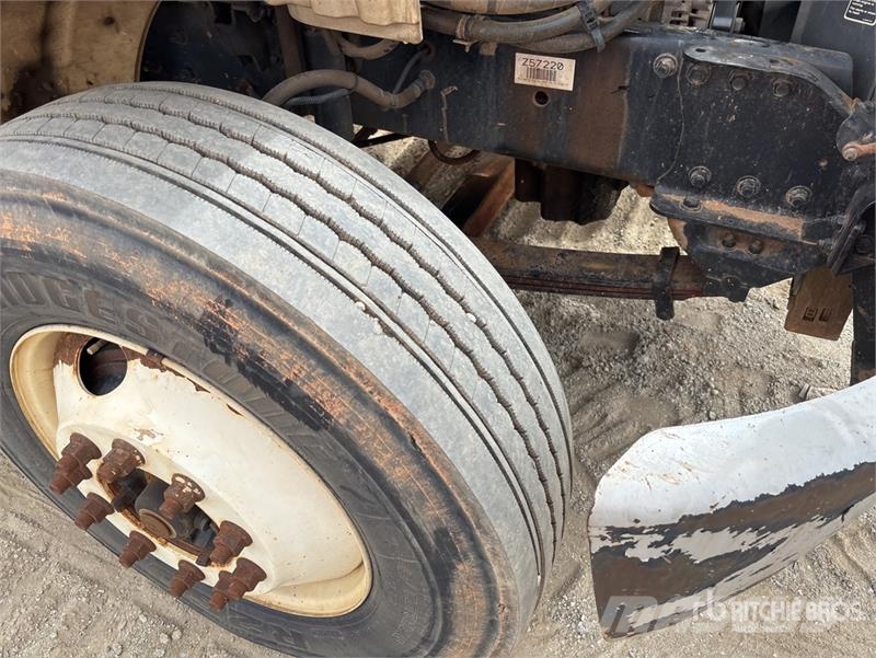 Freightliner M2 106 Camion con sponde ribaltabili