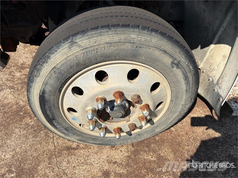 Freightliner M2 106 Camiones portacoches