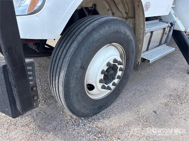 Freightliner M2 106 Pacēlāji uz automašīnas bāzes