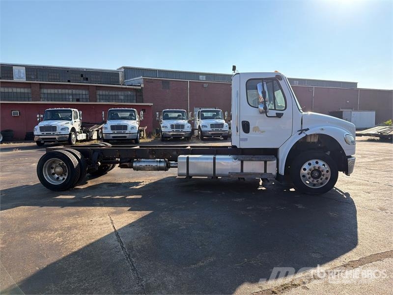 Freightliner M2 106 Camiones portacoches
