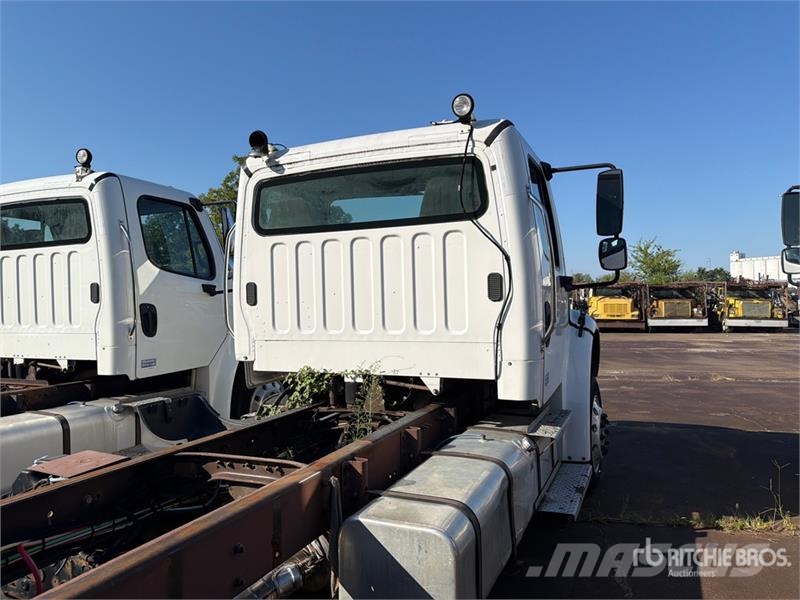 Freightliner M2 106 Camiones portacoches