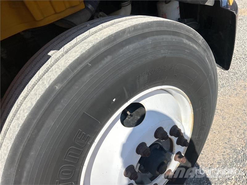 Freightliner M2 106 Sanduk kamioni