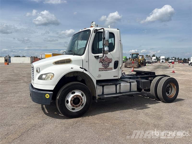 Freightliner M2 106 Sattelzugmaschinen