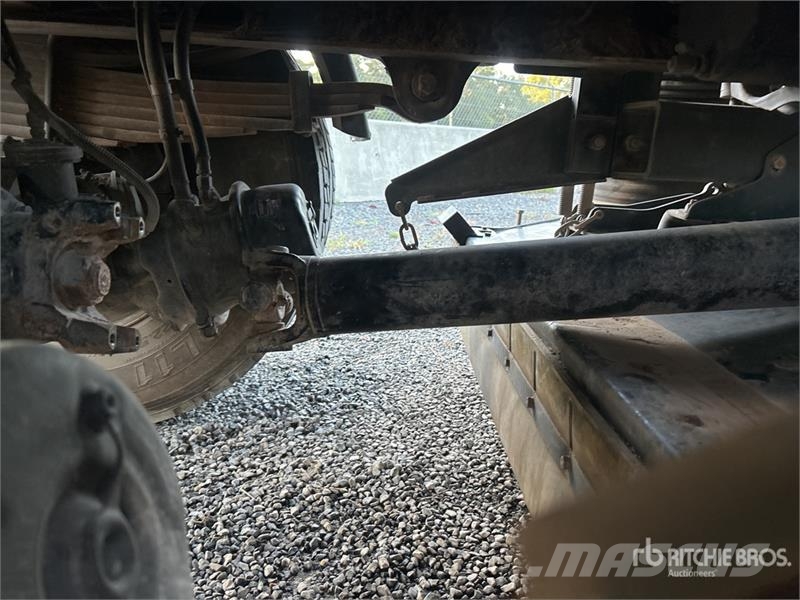 Freightliner M2 106 街路清掃車