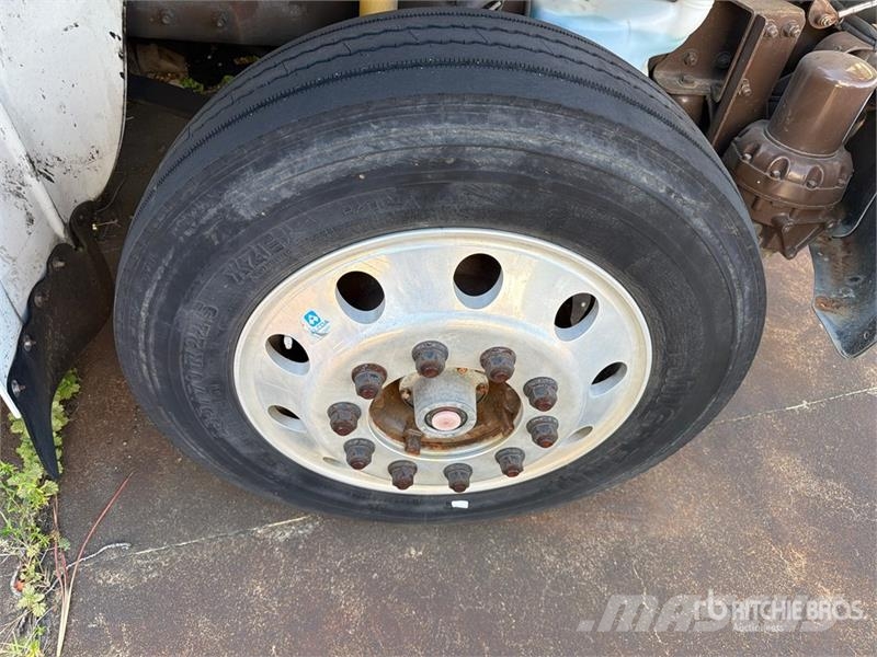 Freightliner M2 106 Camiones portacoches